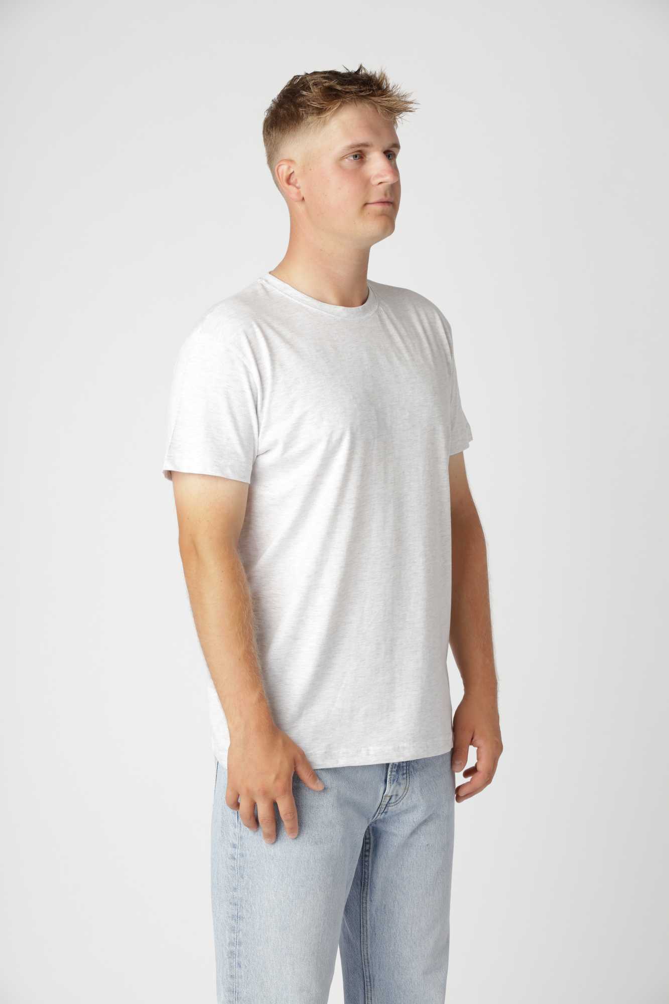 Blød Basic t-shirt i farven grå, enzymvasket for komfort og langvarig holdbarhed