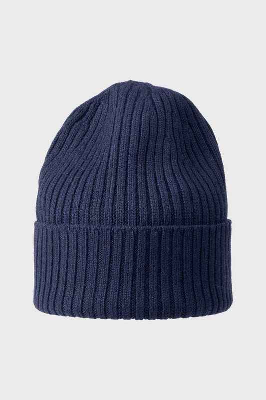 Let og åndbar beanie i merino uld i farven navy, ideel til både hverdag og fritid.