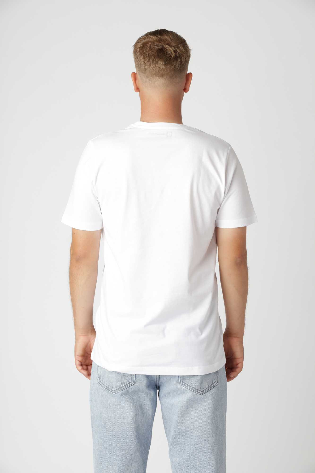 Classic fitted t-shirt i farven hvid i blød kæmmet og enzymvasket bomuld