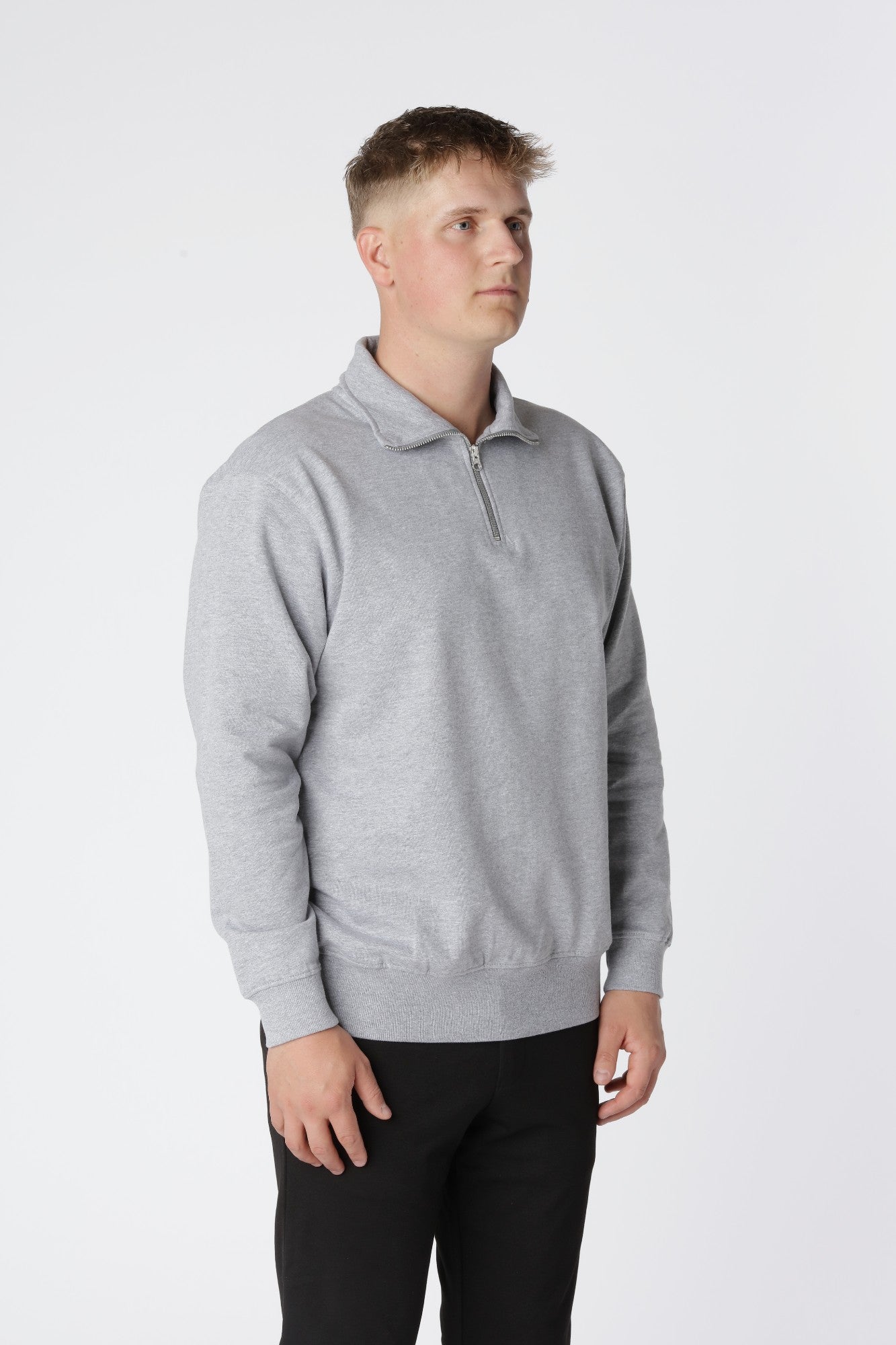 Essential Half Zip Sweatshirt i Oxford Grey, velegnet til både arbejde og afslappet weekendstil.
