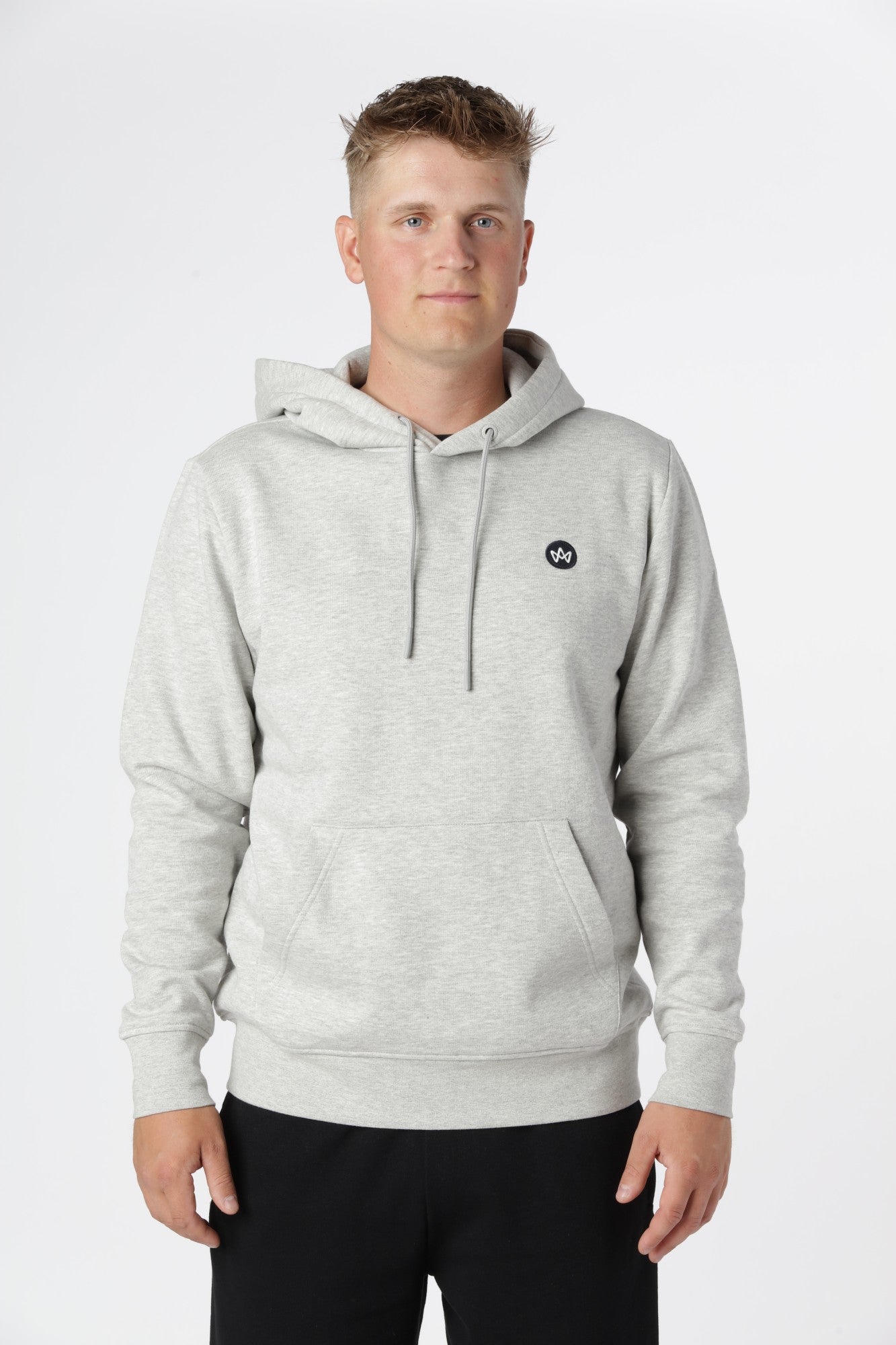 Kronstadt hoodie i farven Lt Grey Mix fremstillet i økologisk bomuld og genanvendt polyester