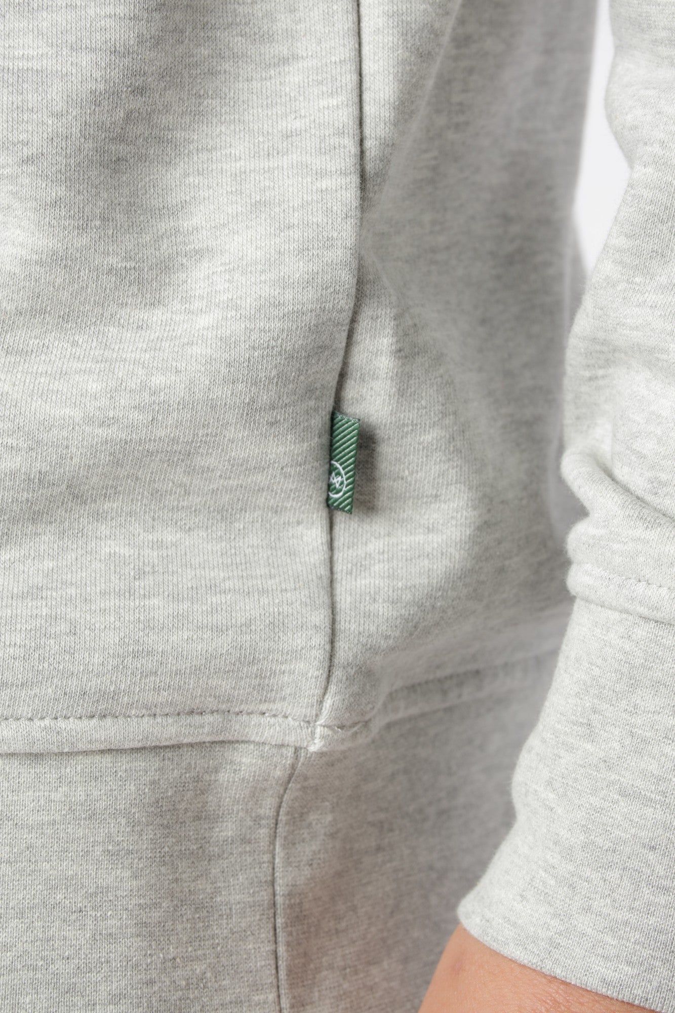 Kronstadt hoodie i farven Lt Grey Mix med tone-i-tone snøre og tidløs silhuet