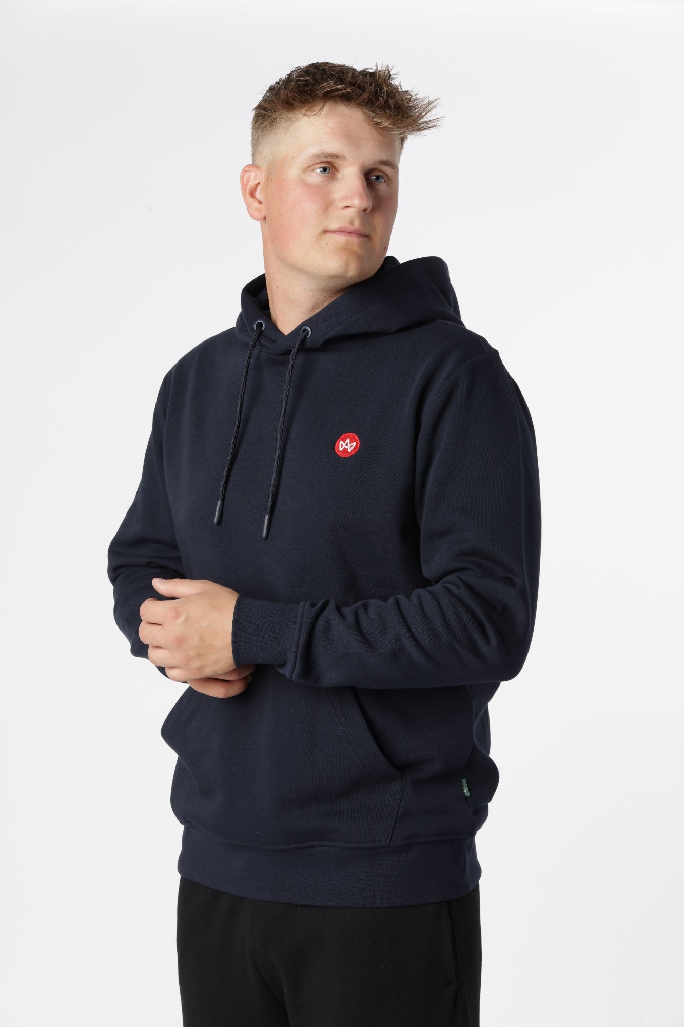 Sky Captain Kronstadt hoodie i mørkeblå nuance med skandinavisk minimalistisk design