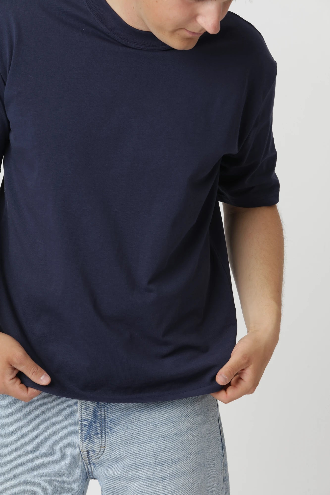 Oversized Navy premium t-shirt med moderne, ren linje og blød kvalitet