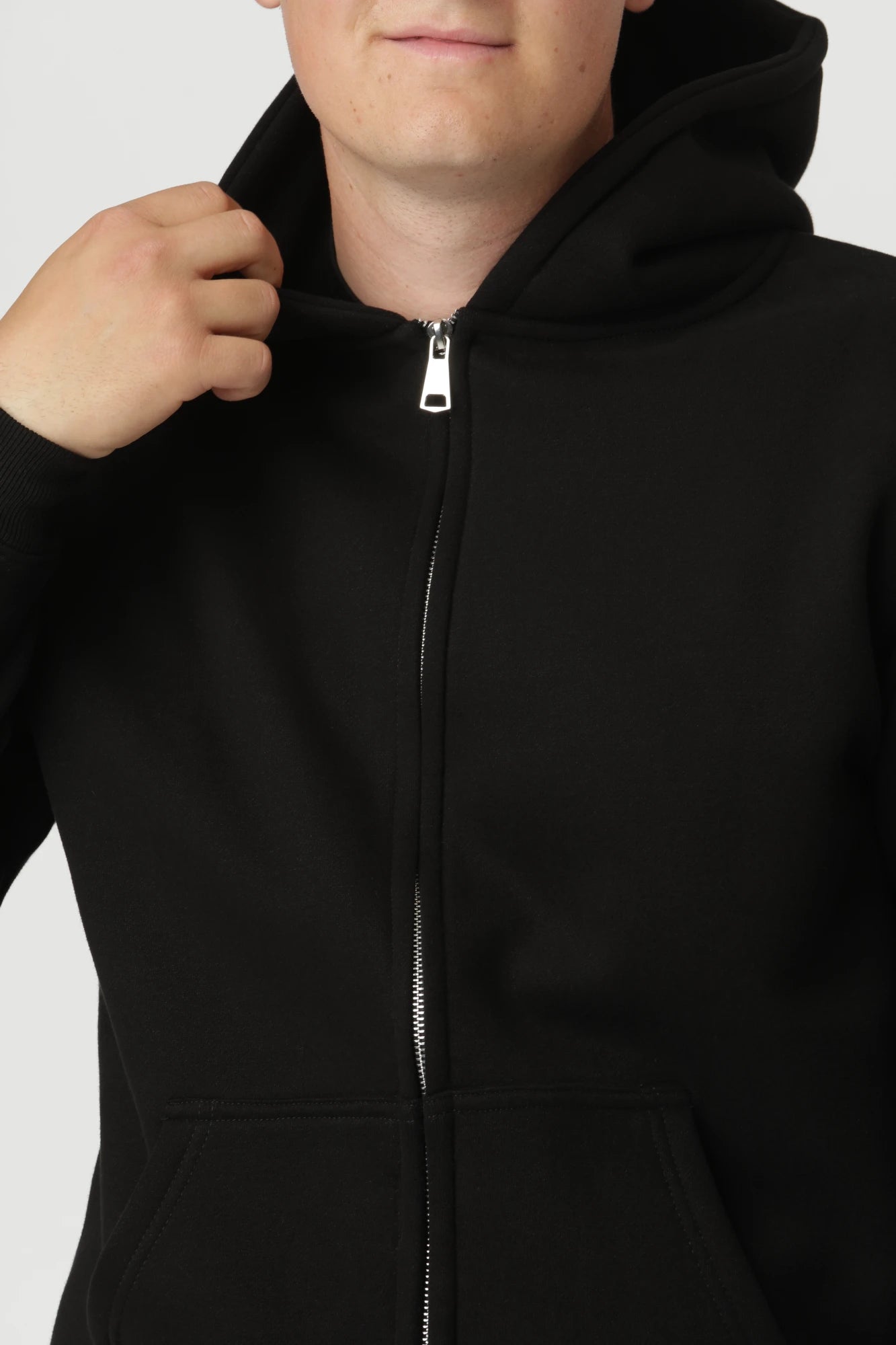 Premium zip-up hoodie i farven sort i blød bomulds- og polyesterblanding