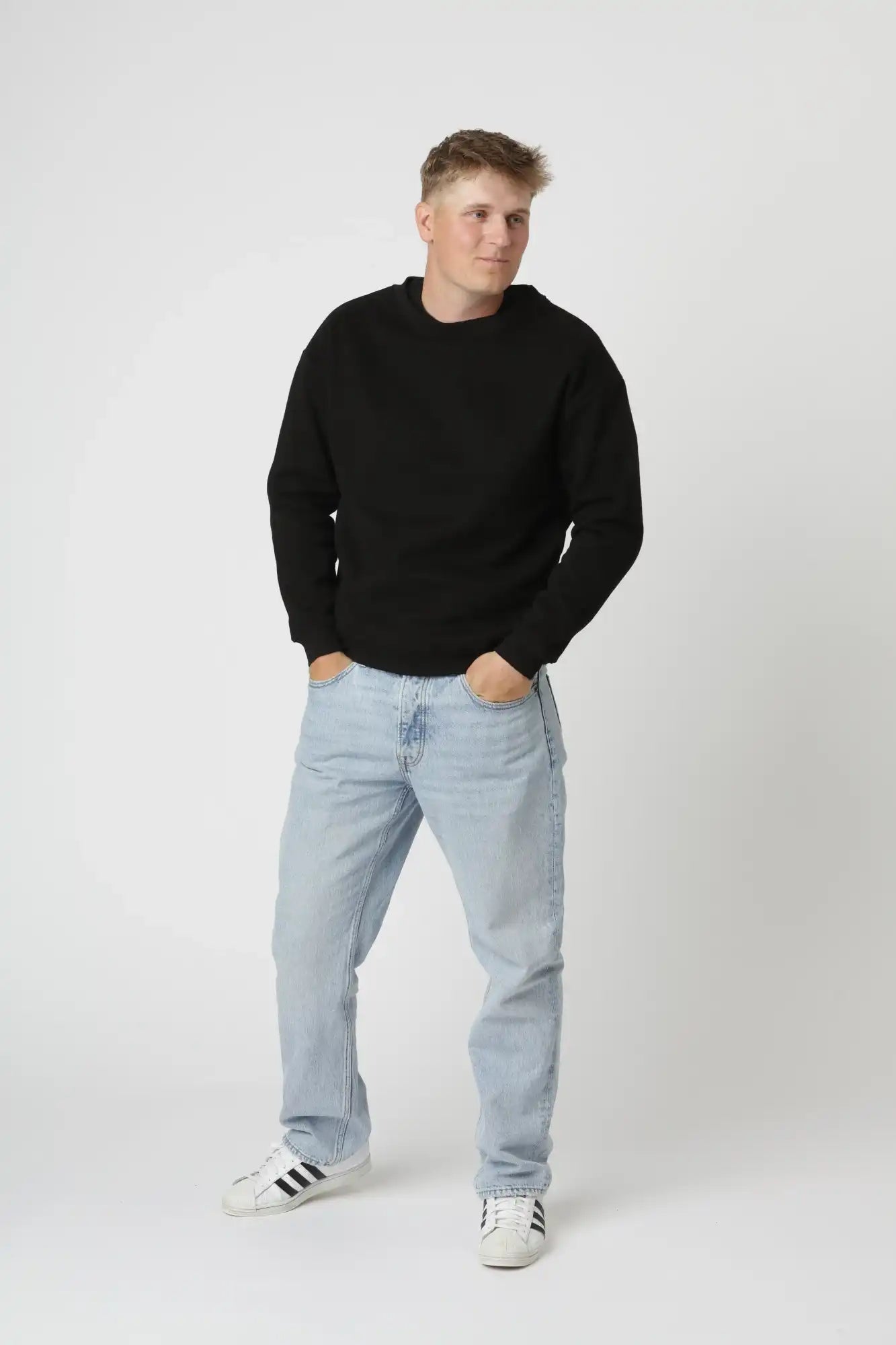 Luksuriøs Premium sweatshirt i farven Sort i blød og holdbar "expo-kashmir"-blanding