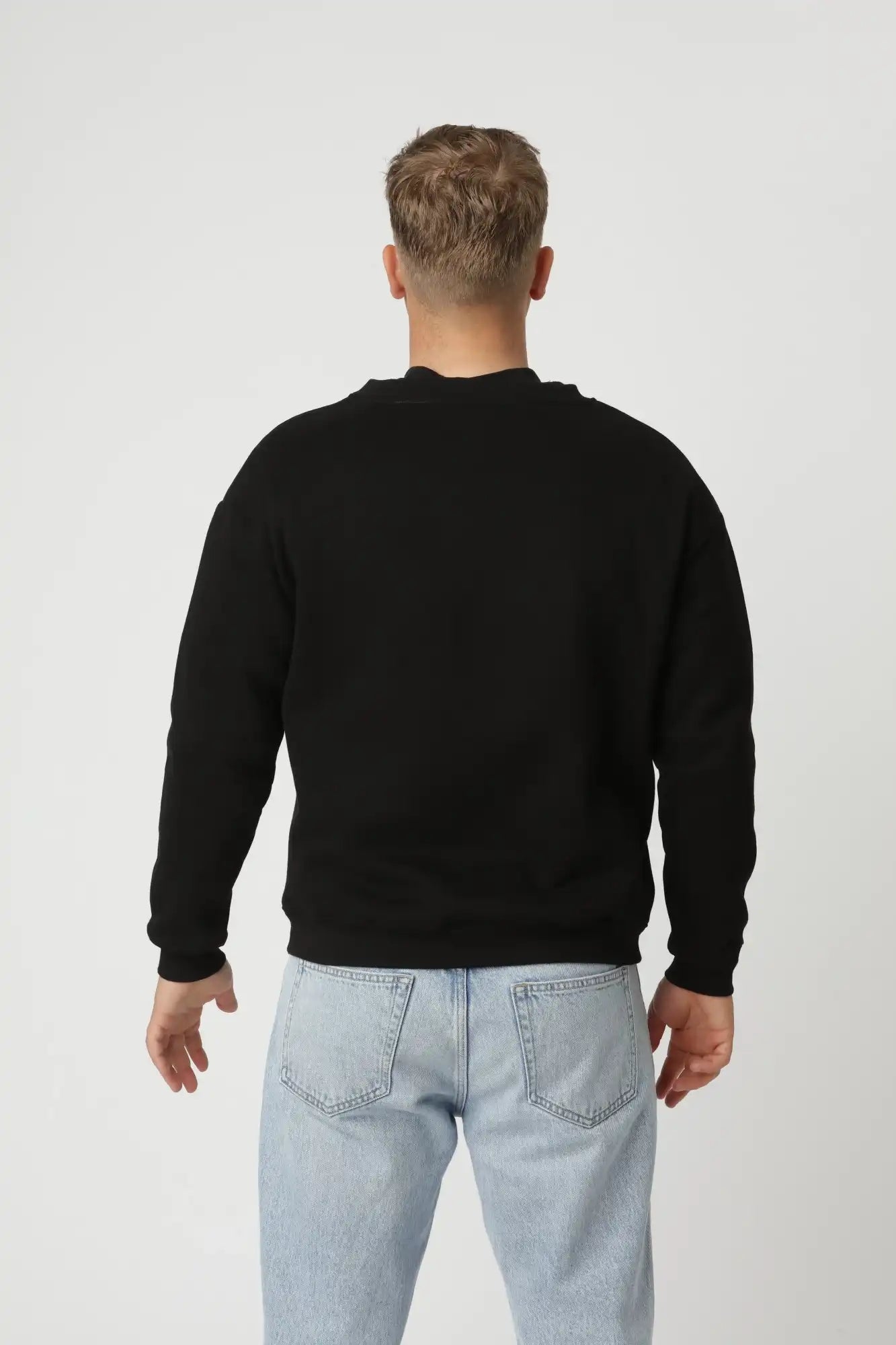 Sort Premium sweatshirt med dyb rund hals, blød inderside og eksklusivt, holdbart stof
