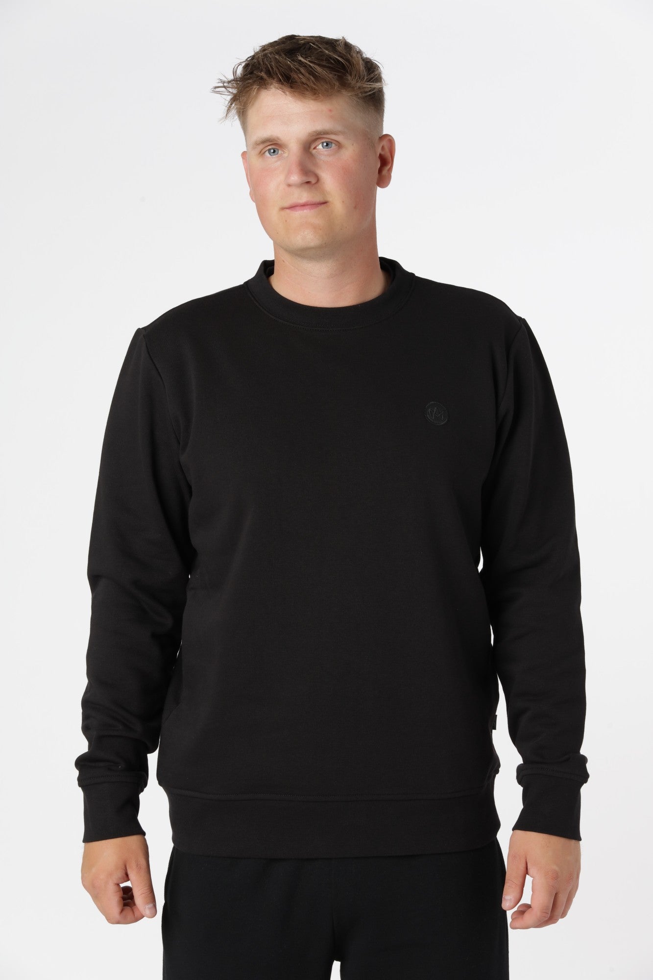 Sort Kronstadt sweatshirt i klassisk design med afslappet pasform og tidløst udtryk til hverdagsbrug.