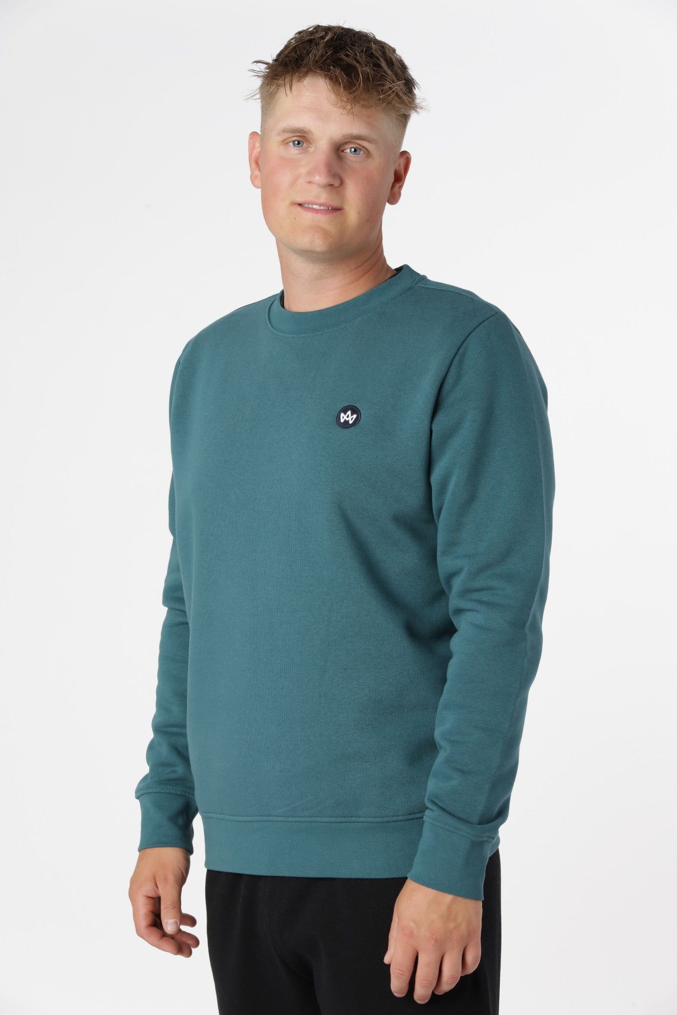 Kronstadt sweatshirt i Mediterranea i økologisk bomuld og genanvendt polyester med blød og holdbar kvalitet.