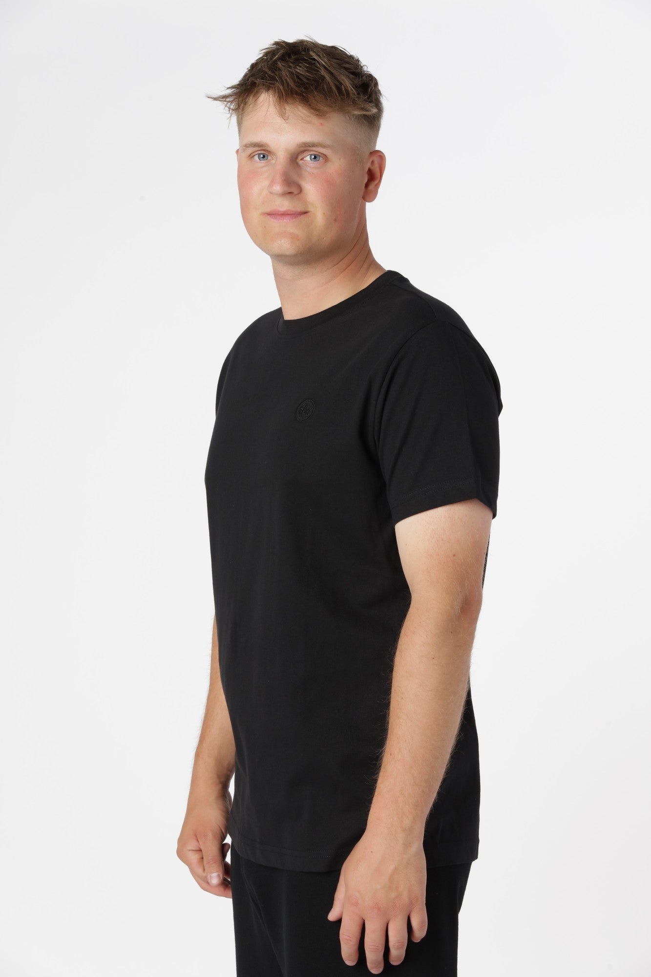 Sort Timmi t-shirt i 100% økologisk bomuld med klassisk pasform og naturlig blød finish.