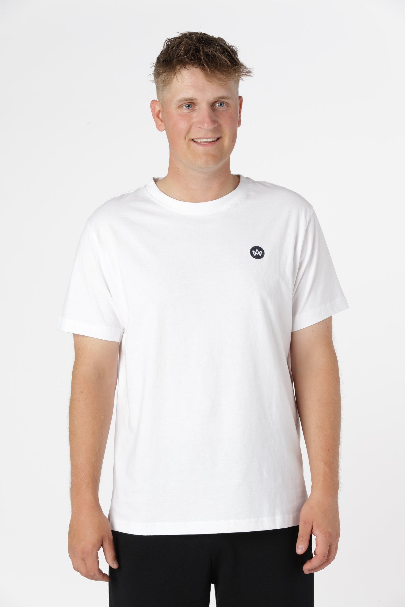 Timmi t-shirt i farven offwhite i 100% økologisk bomuld med klassisk pasform og blød finish.