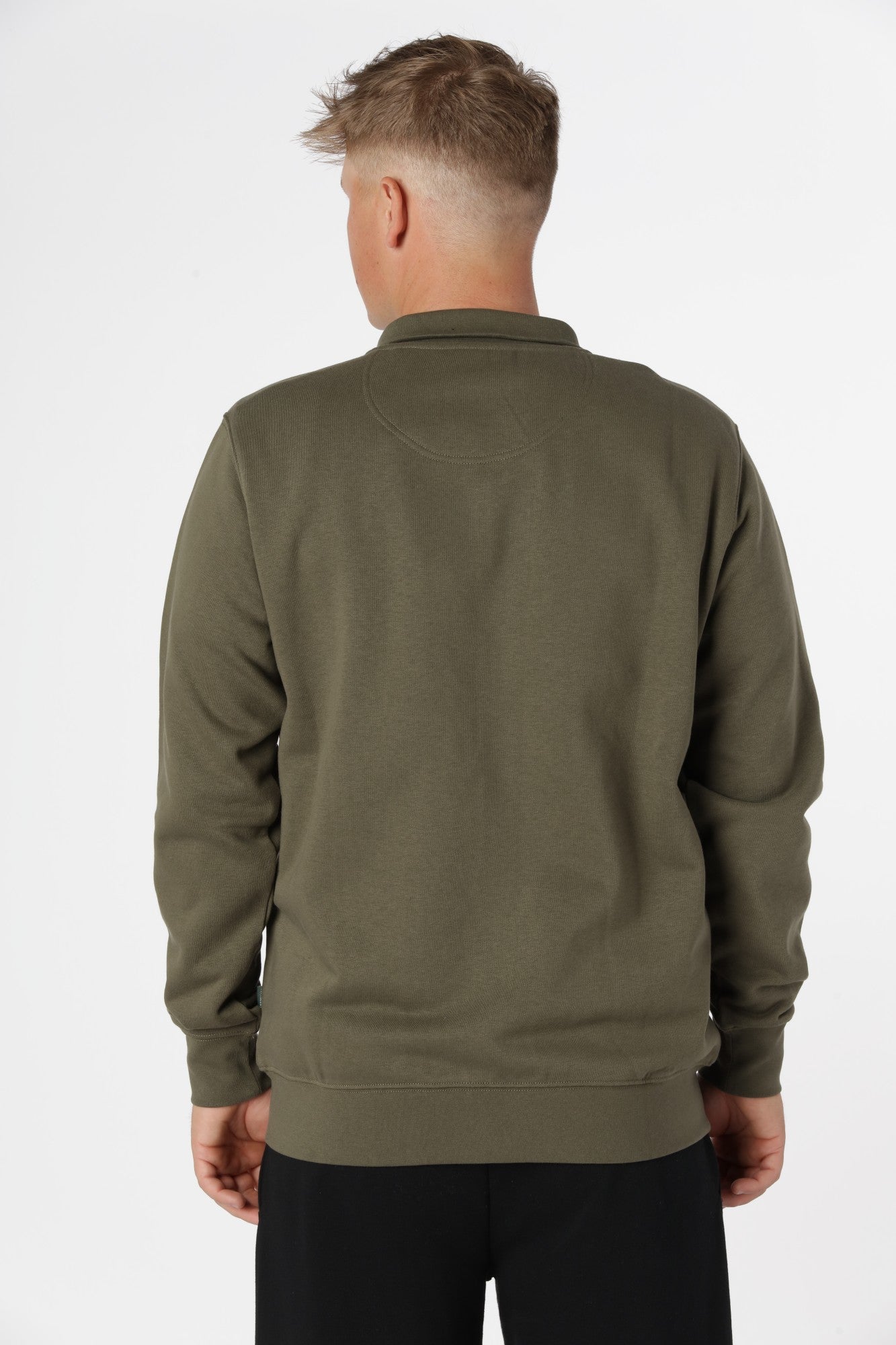 Kronstadt Zip-up i farven Army i rolig grøn tone, der giver et naturligt og stilrent udtryk