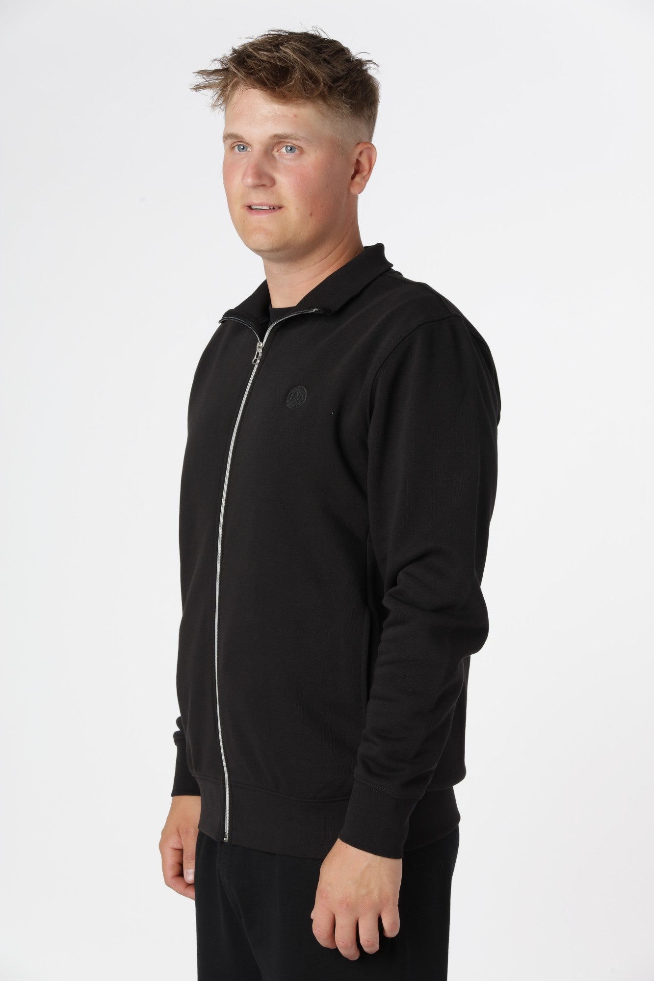 Kronstadt Zip-up i farven Sort med børstet inderside, der gør sweatshirten blød og behagelig