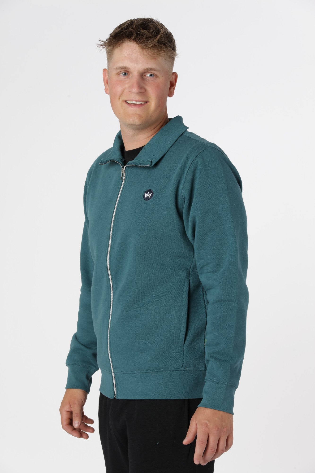 Kronstadt Zip-up i farven Mediterranea med børstet inderside, der gør sweatshirten blød og lun