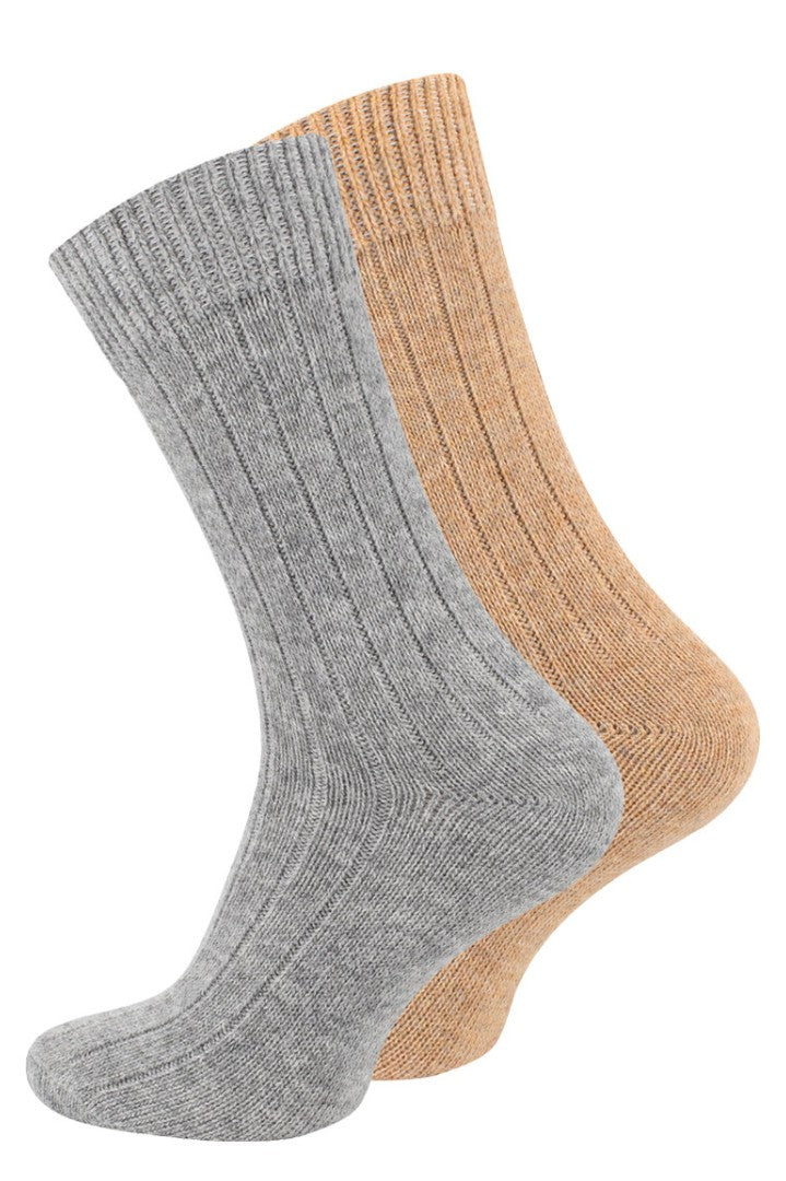 Alpaka uldsokker i lyse farver, lette og slidstærke, ideelle til sko og støvler.