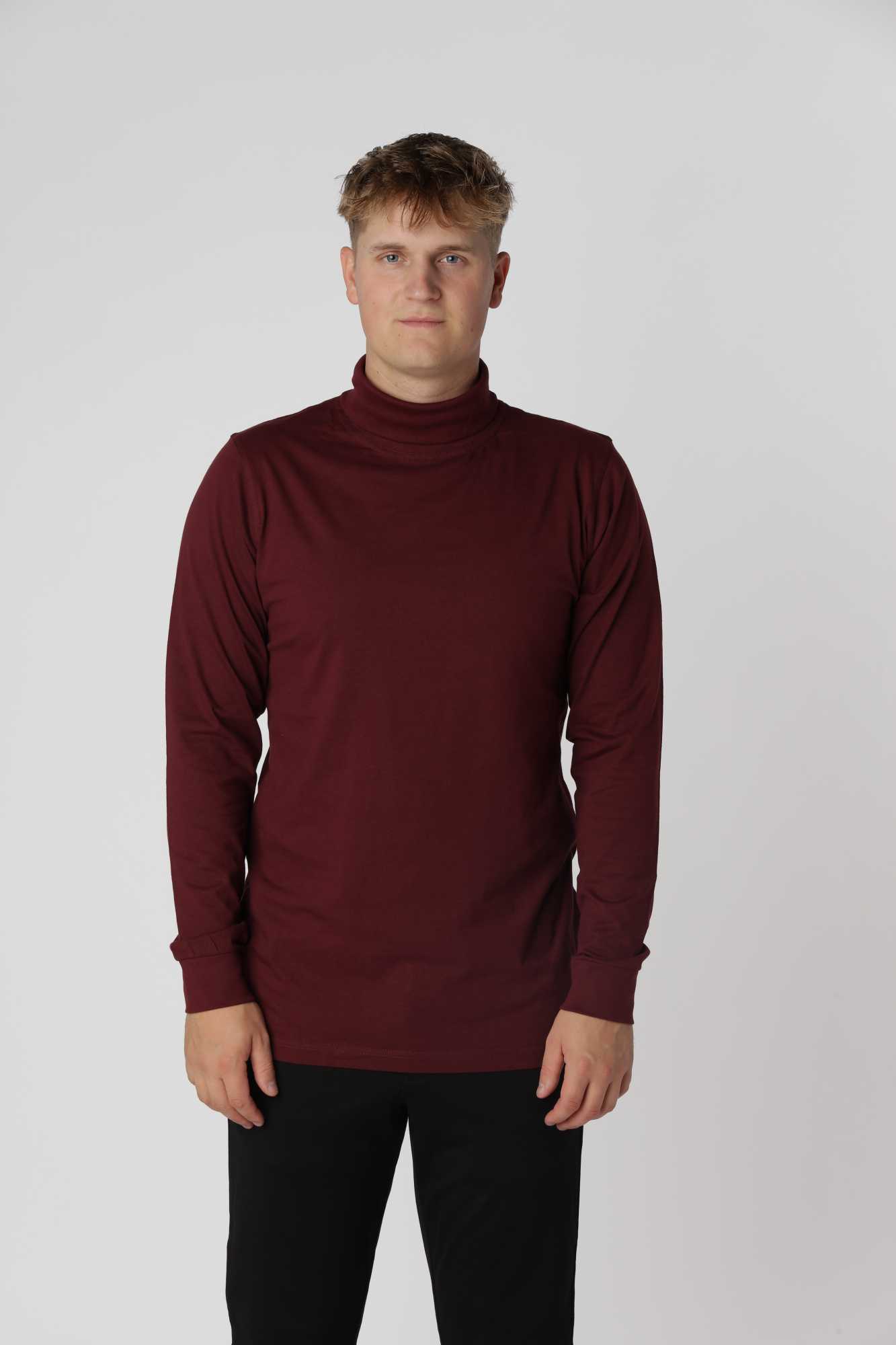 Turtleneck T-shirt i farven Bordeaux med høj hals og tidløst design til både hverdag og middag ude.