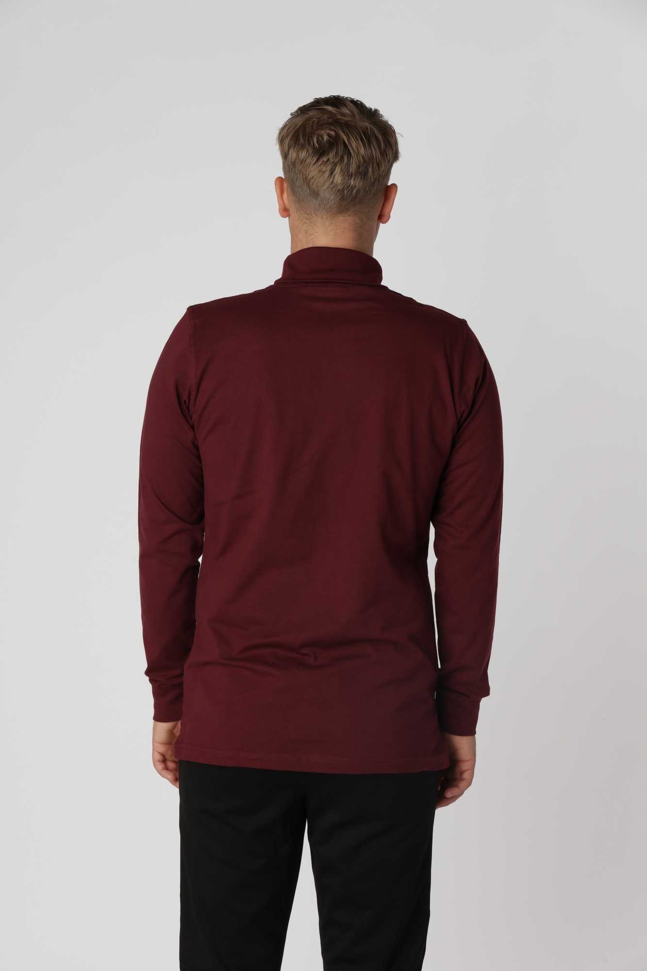 Elegant Turtleneck T-shirt i farven Bordeaux, nem at style med jeans, chinos eller blazer.