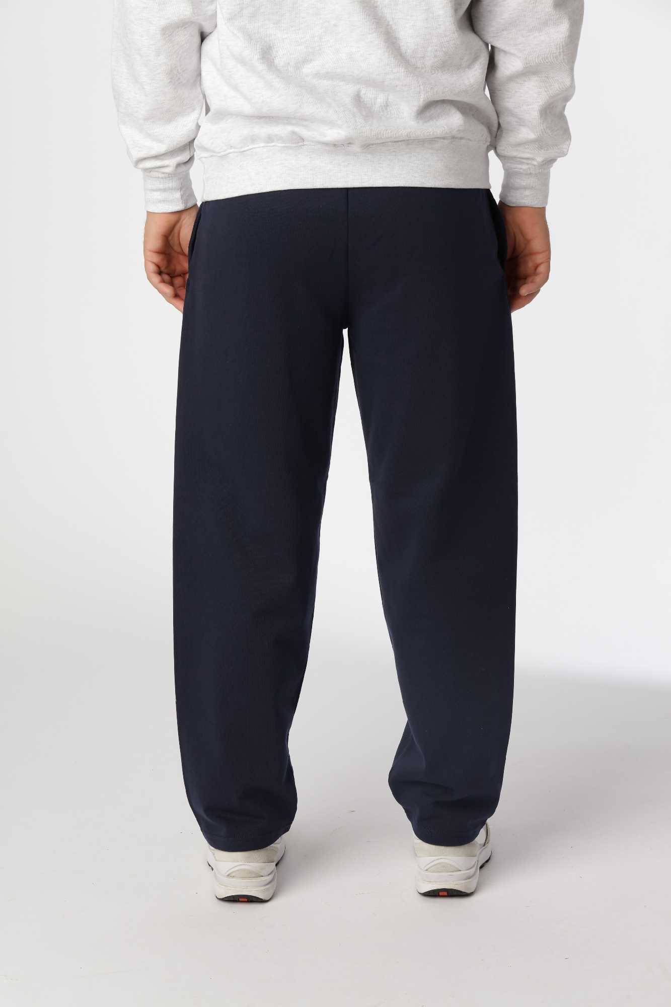 Navy straight sweatpants med praktiske sidelommer og minimalistisk design