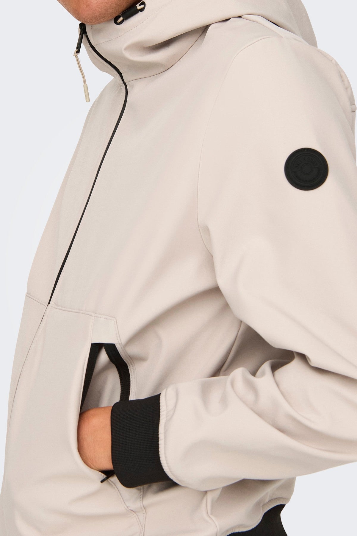 Lysegrå ONSBOWIE overgangsjakke i Silver Lining til hverdagsbrug og aktiv fritid.