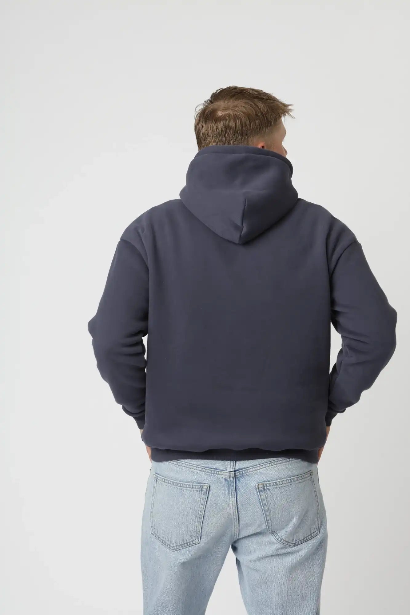 Stilren Premium hoodie i farven navy med mørk blå nuance og moderne pasform