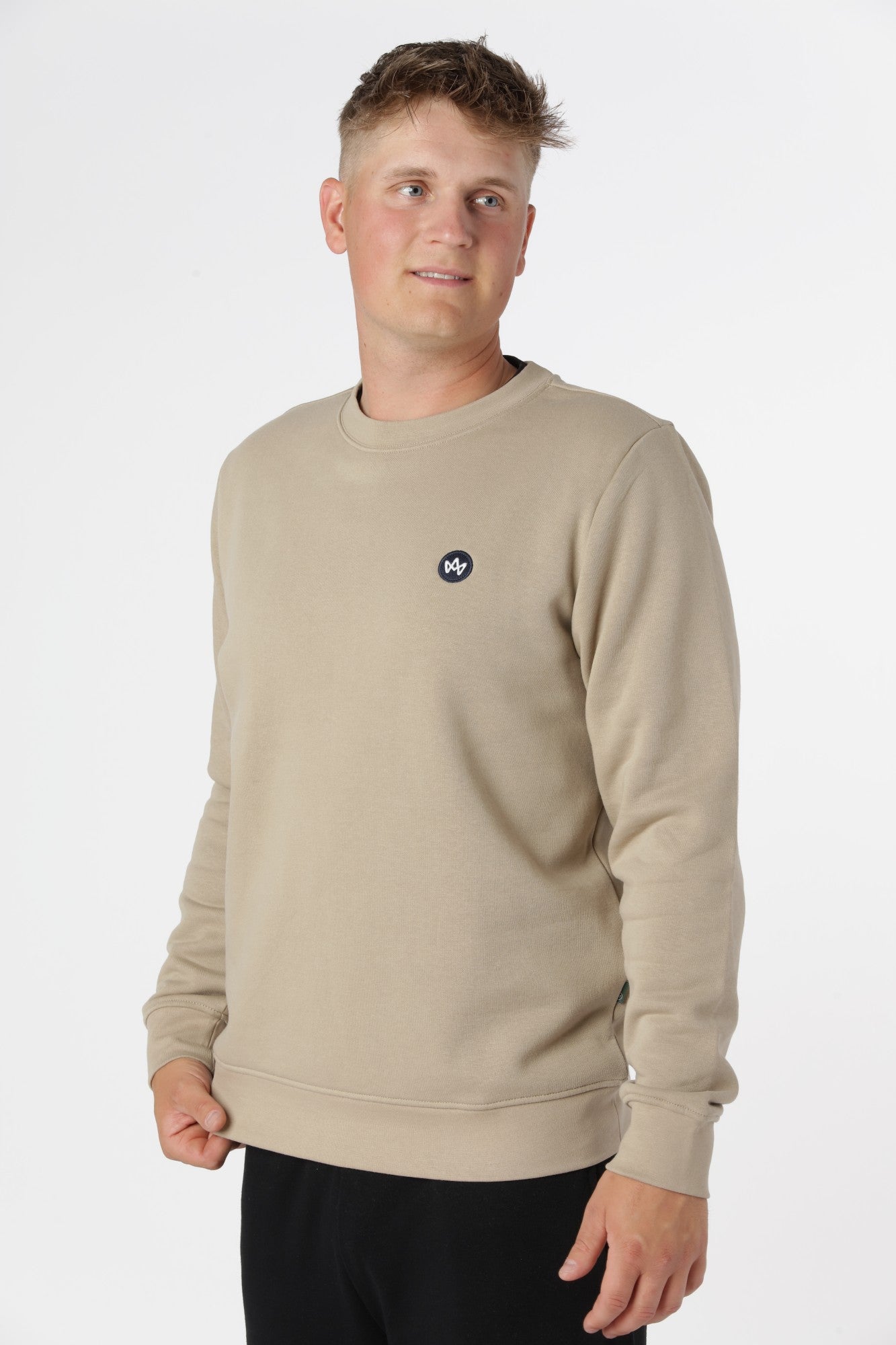 Kronstadt sweatshirt i Chinchilla i rolig støvet nuance, nem at style med jeans, t-shirt eller som lag.