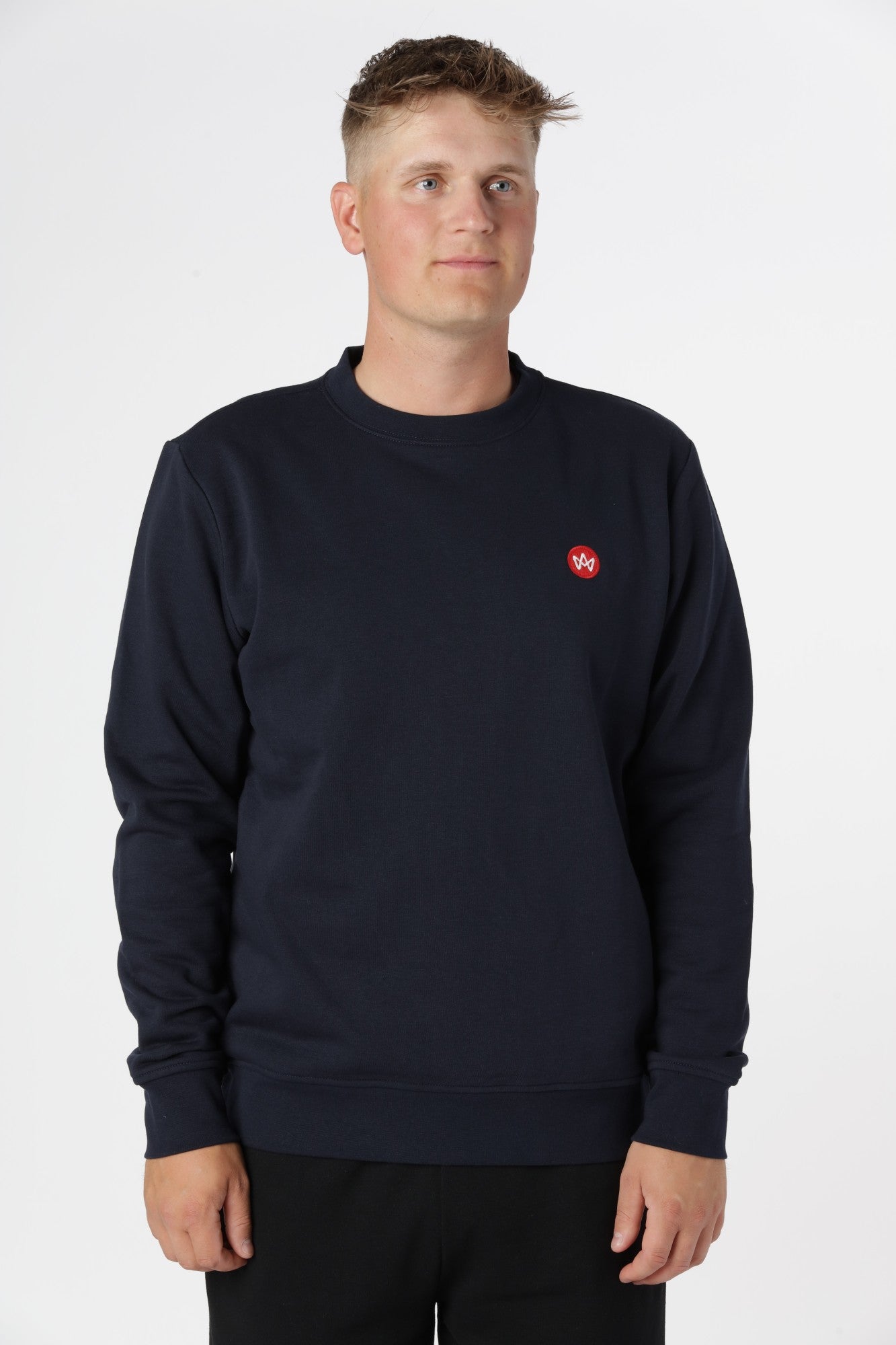 Kronstadt sweatshirt i Sky Captain i dyb blå farve, nem at style med jeans, chinos eller som ekstra lag.